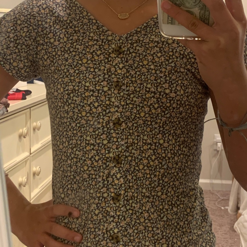 this is a super cute top from target that you can wear with jeans, leggings etc.